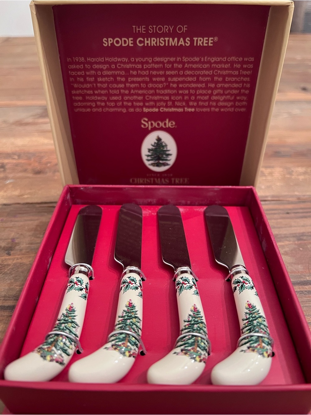Spode Christmas Tree Spreaders in White, Green and Red - Set of 4 NWT